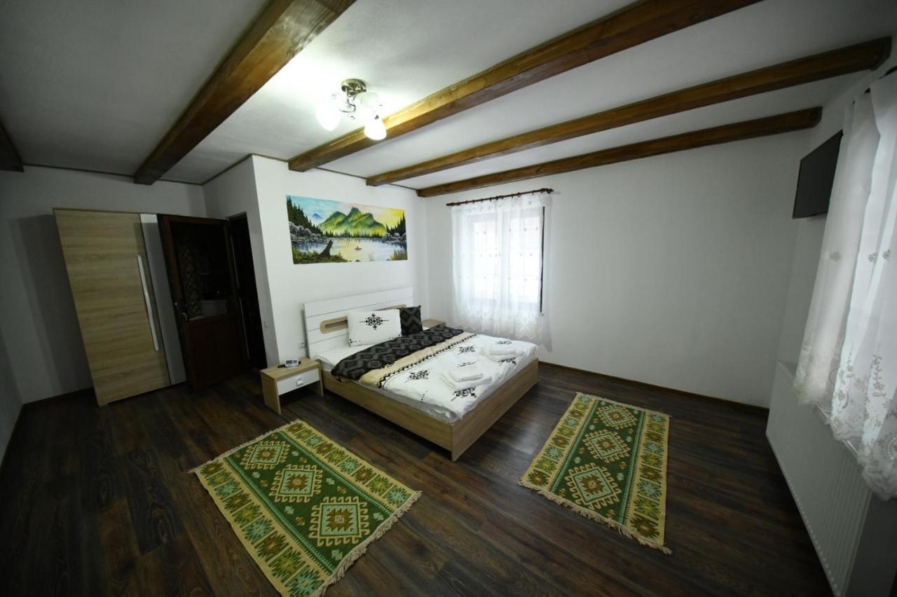 Conacul Cosăului Hotel Feresti Exterior foto