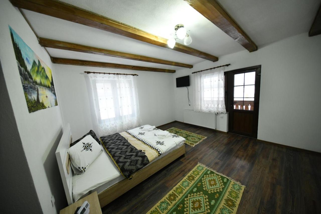 Conacul Cosăului Hotel Feresti Exterior foto