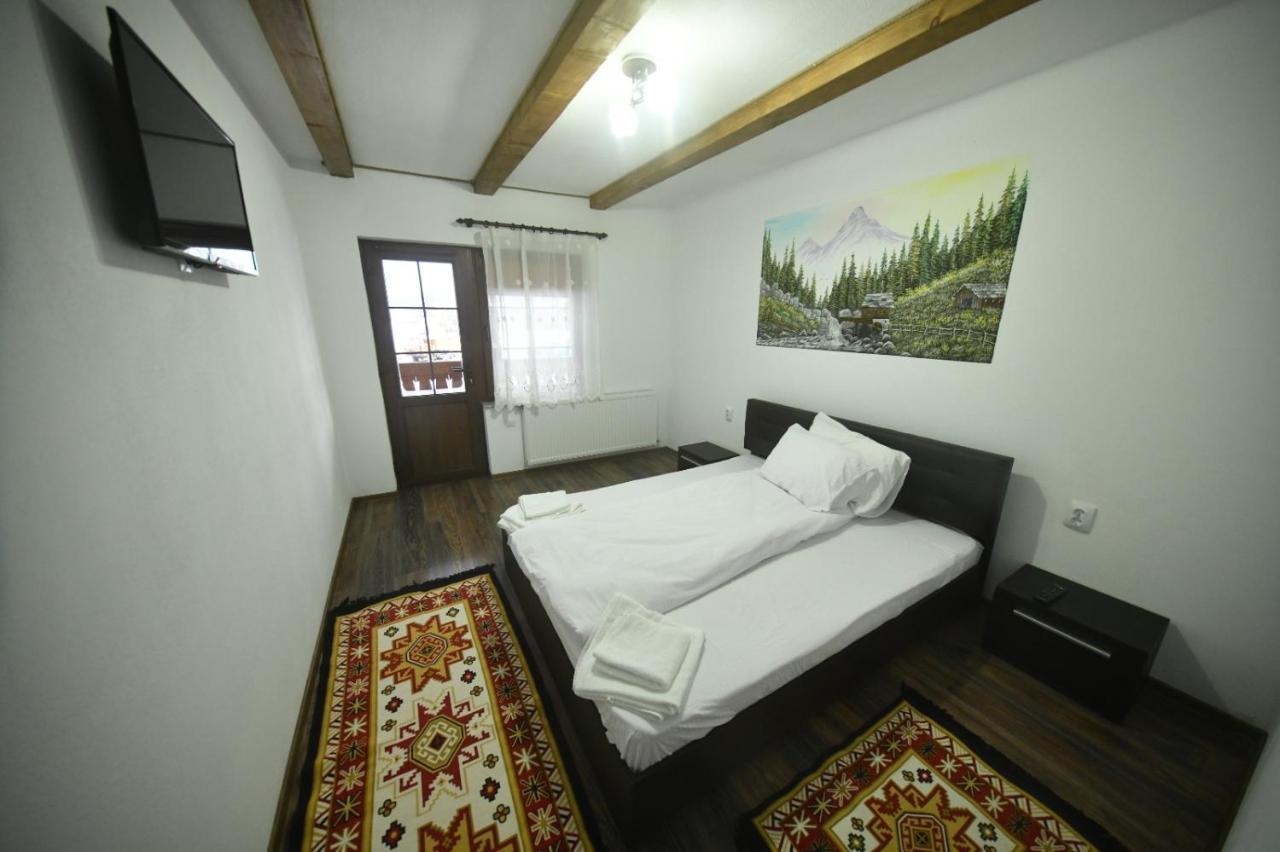 Conacul Cosăului Hotel Feresti Exterior foto