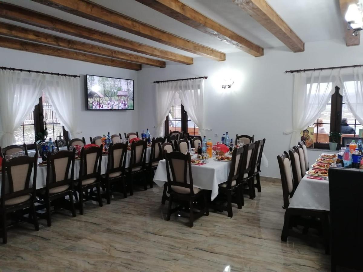 Conacul Cosăului Hotel Feresti Exterior foto