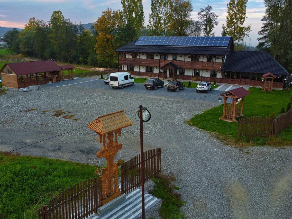 Conacul Cosăului Hotel Feresti Exterior foto
