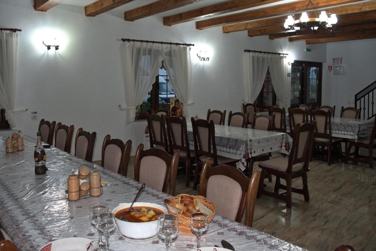 Conacul Cosăului Hotel Feresti Exterior foto