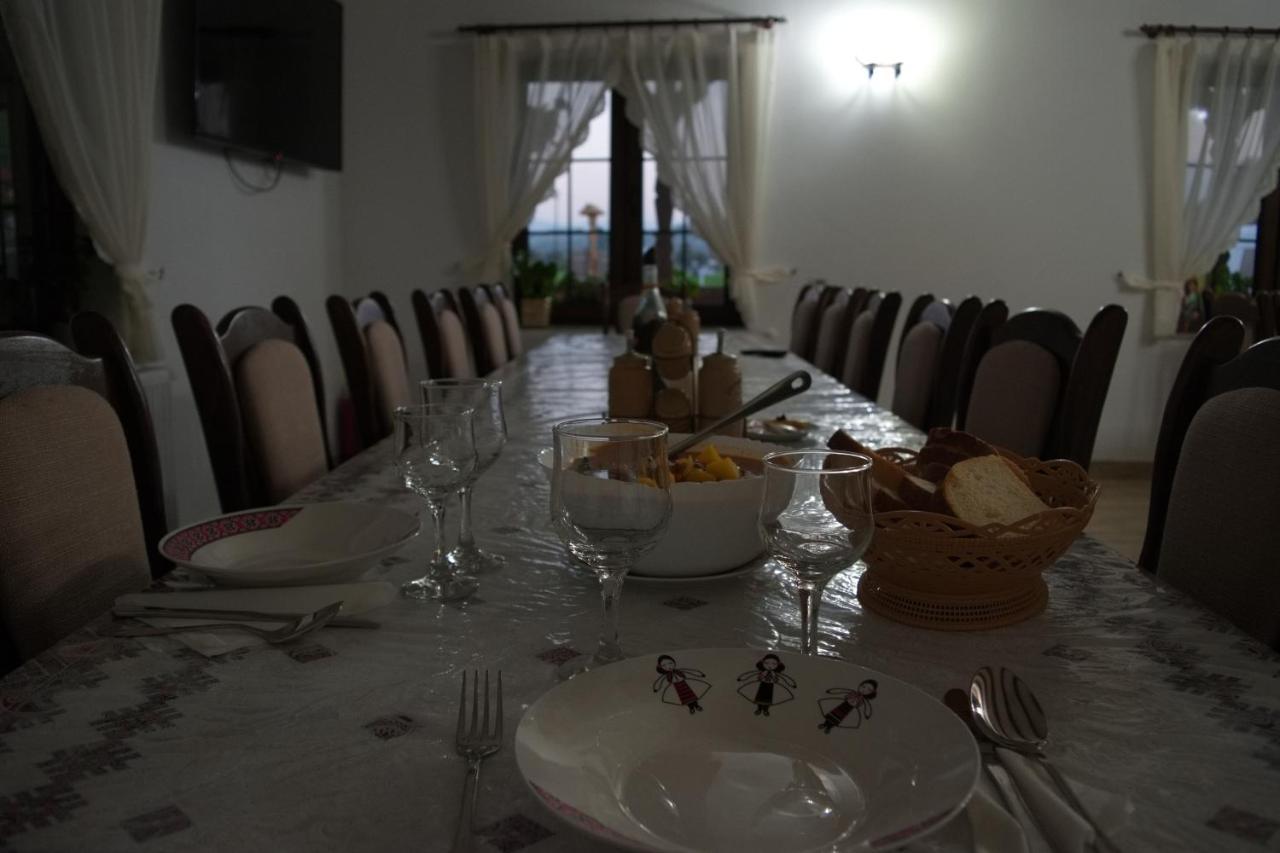 Conacul Cosăului Hotel Feresti Exterior foto