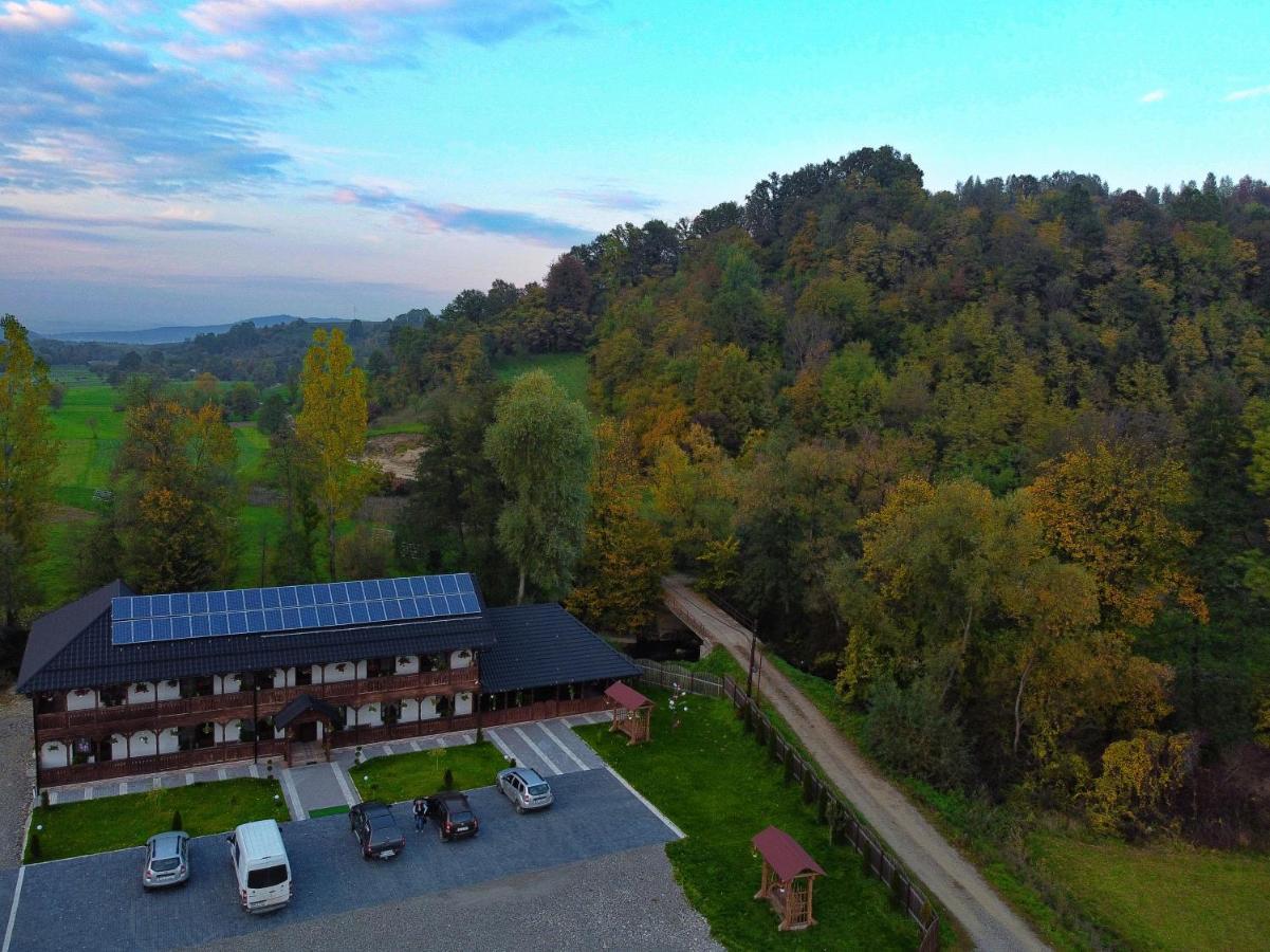 Conacul Cosăului Hotel Feresti Exterior foto