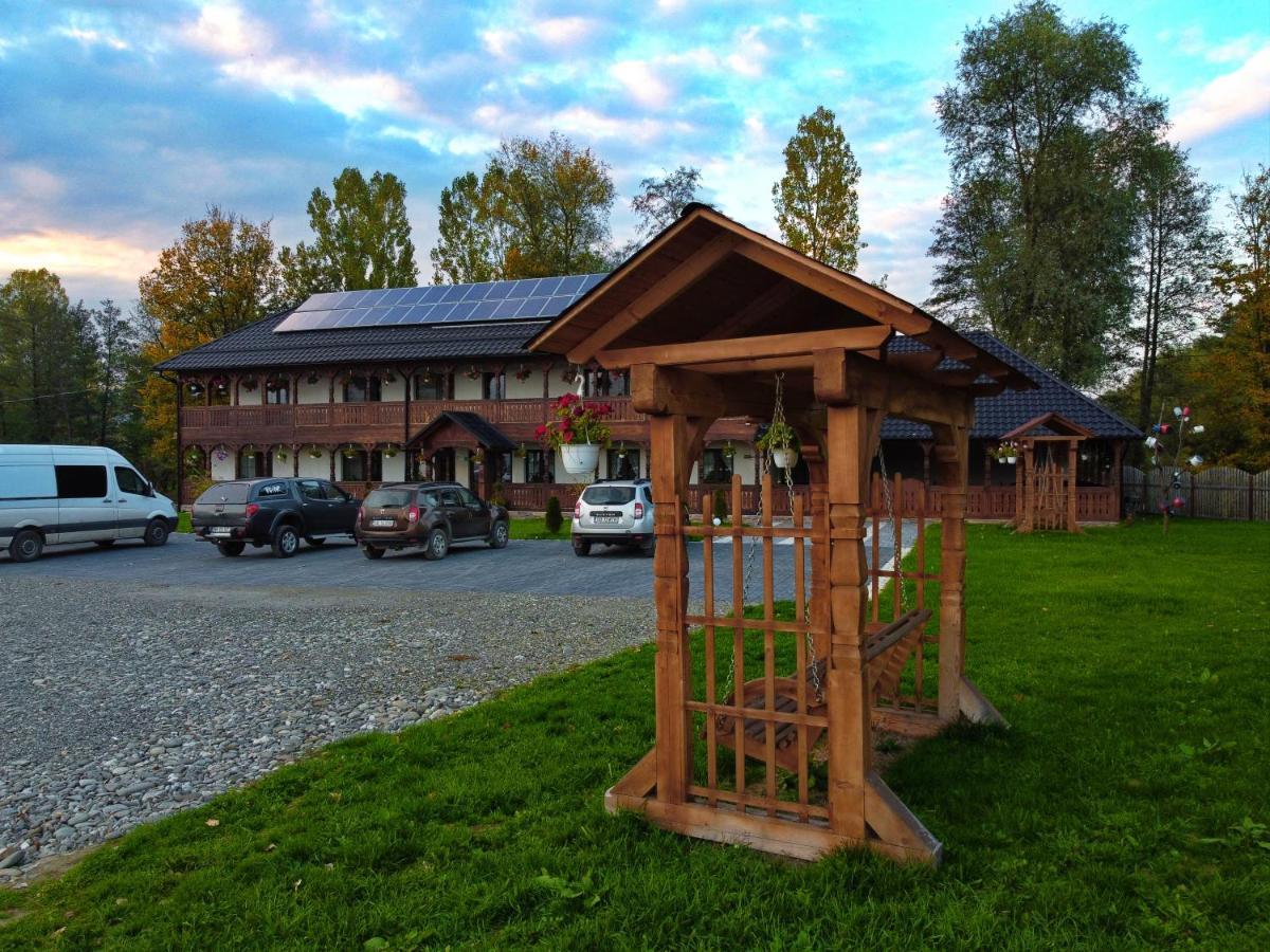 Conacul Cosăului Hotel Feresti Exterior foto