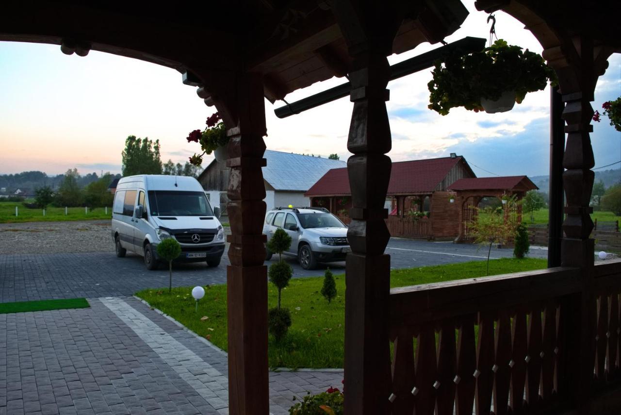 Conacul Cosăului Hotel Feresti Exterior foto