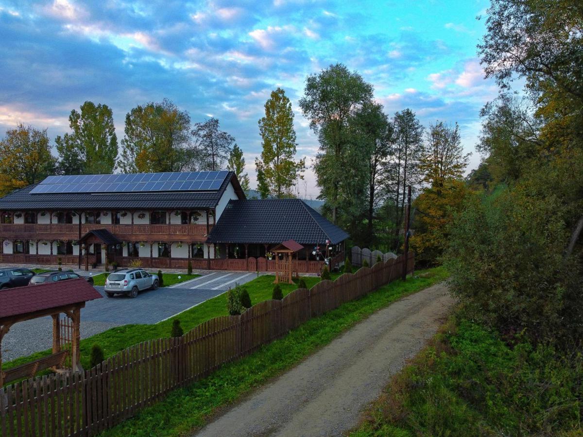 Conacul Cosăului Hotel Feresti Exterior foto
