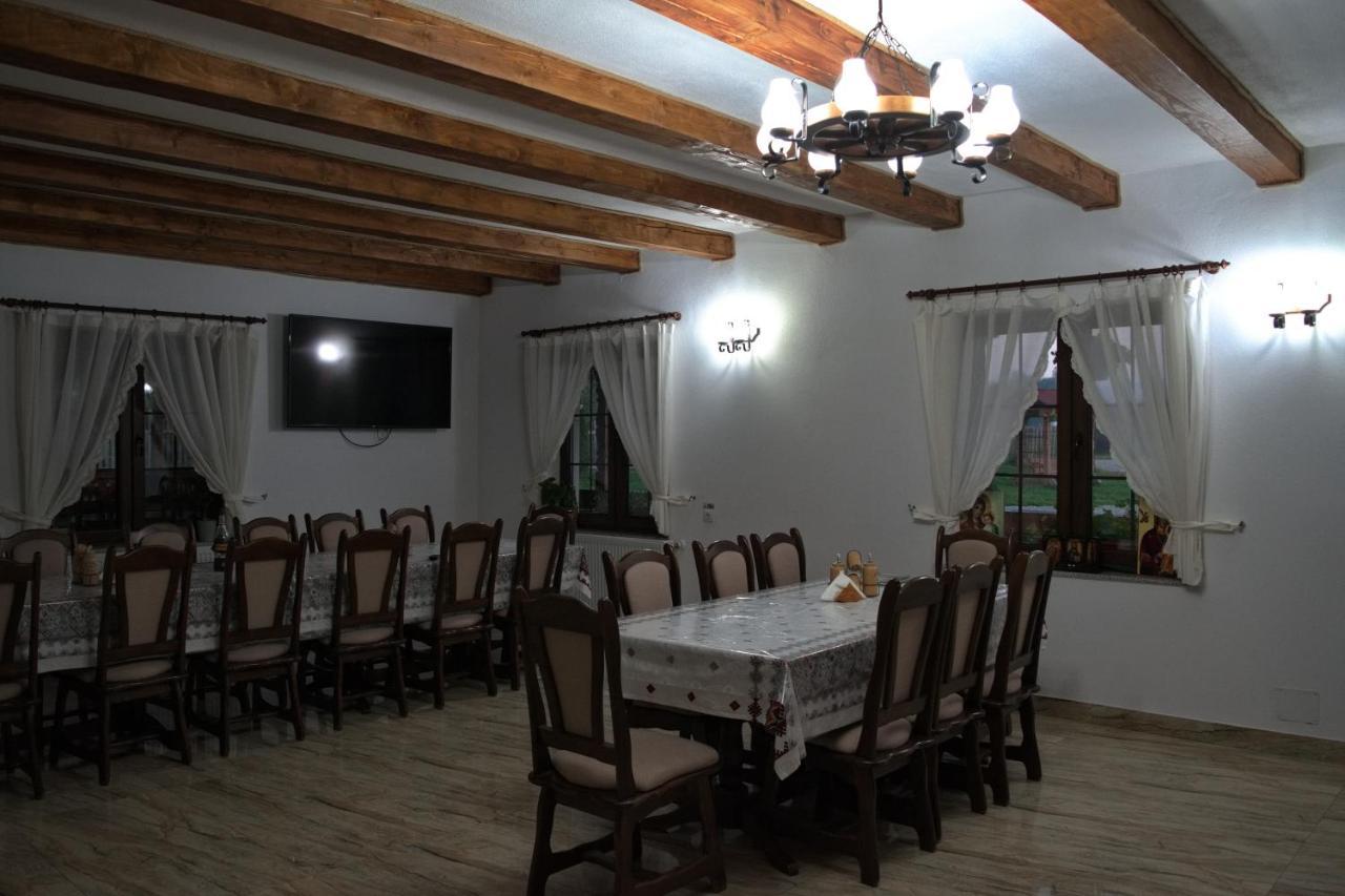 Conacul Cosăului Hotel Feresti Exterior foto