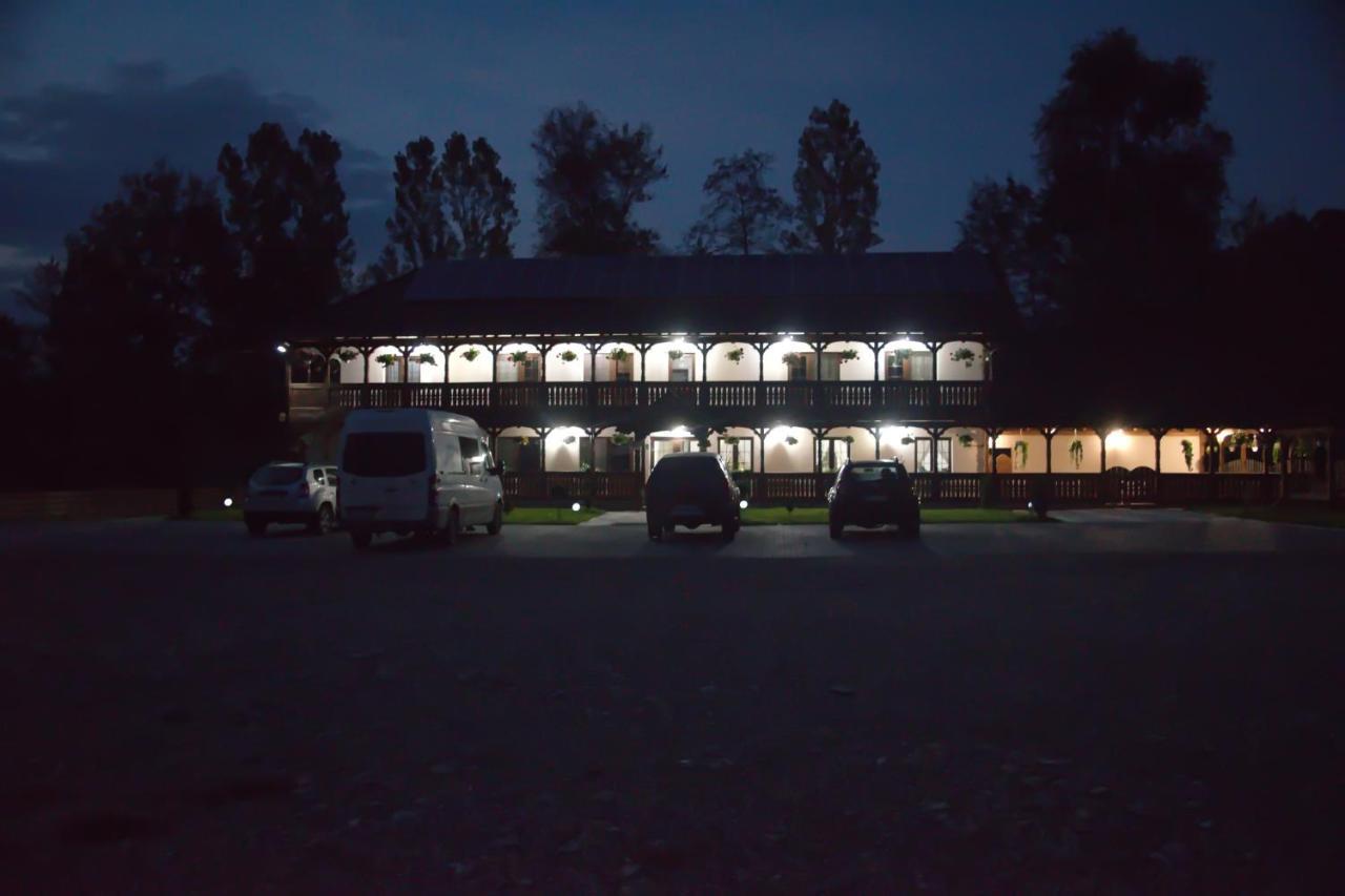 Conacul Cosăului Hotel Feresti Exterior foto