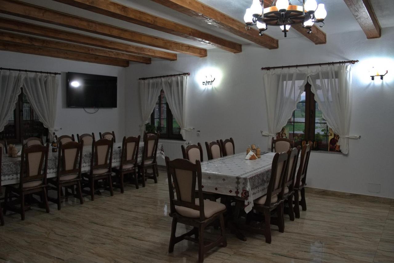 Conacul Cosăului Hotel Feresti Exterior foto