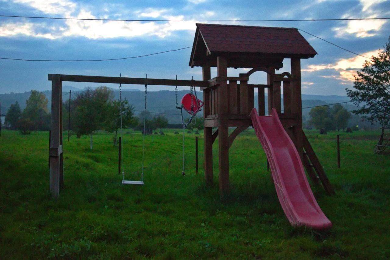 Conacul Cosăului Hotel Feresti Exterior foto