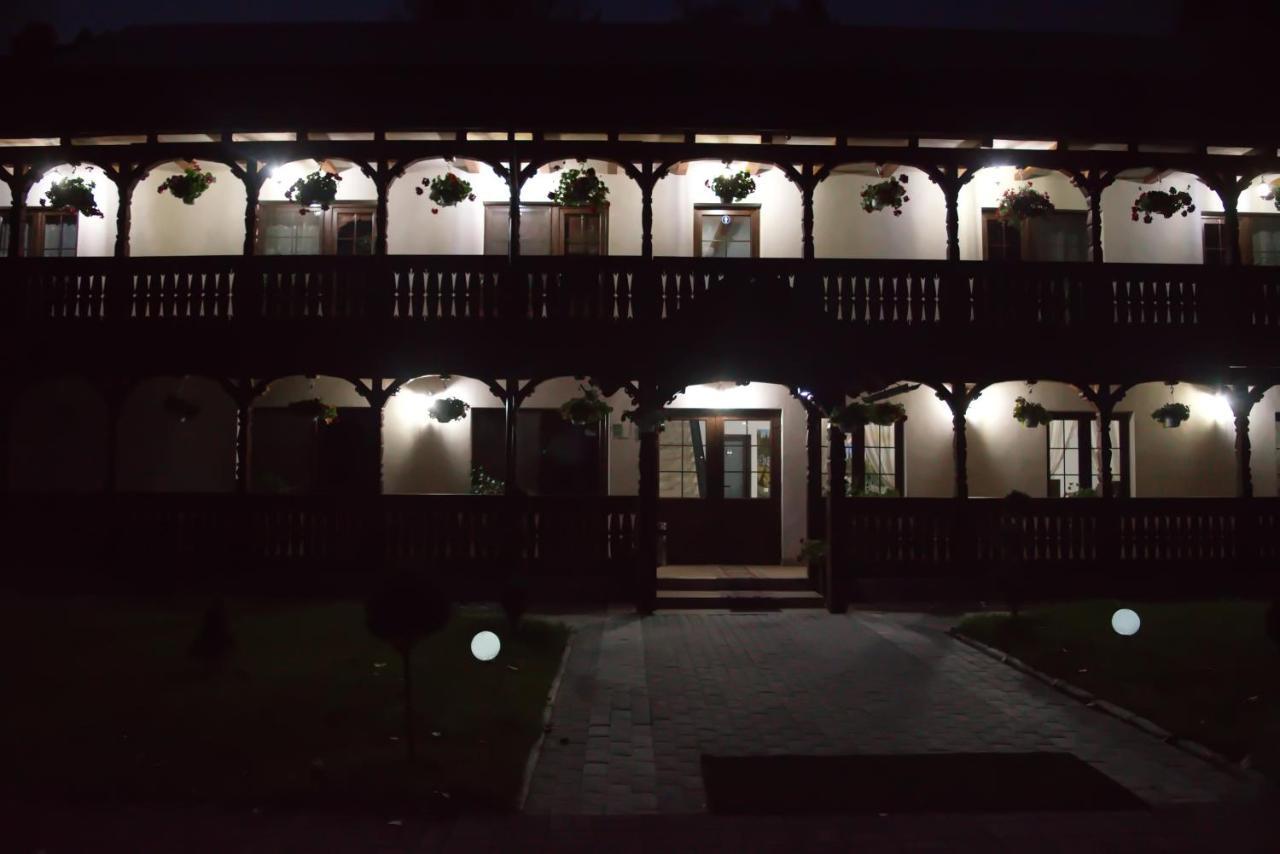 Conacul Cosăului Hotel Feresti Exterior foto
